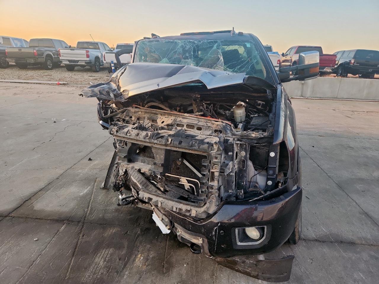 GMC Sierra K2500 Denali Image 8