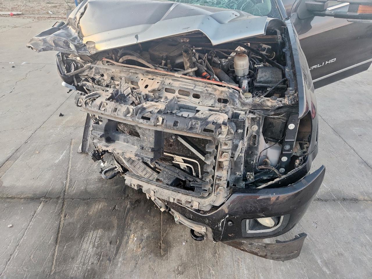 GMC Sierra K2500 Denali Image 7