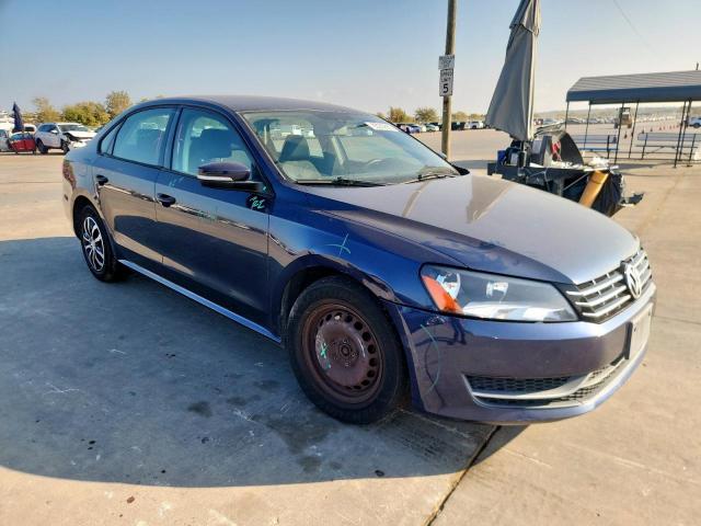 Volkswagen Passat S Image 8