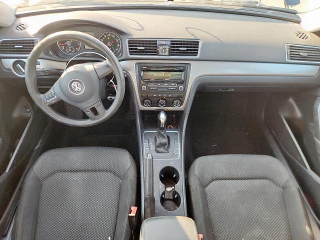 Volkswagen Passat S Image 11