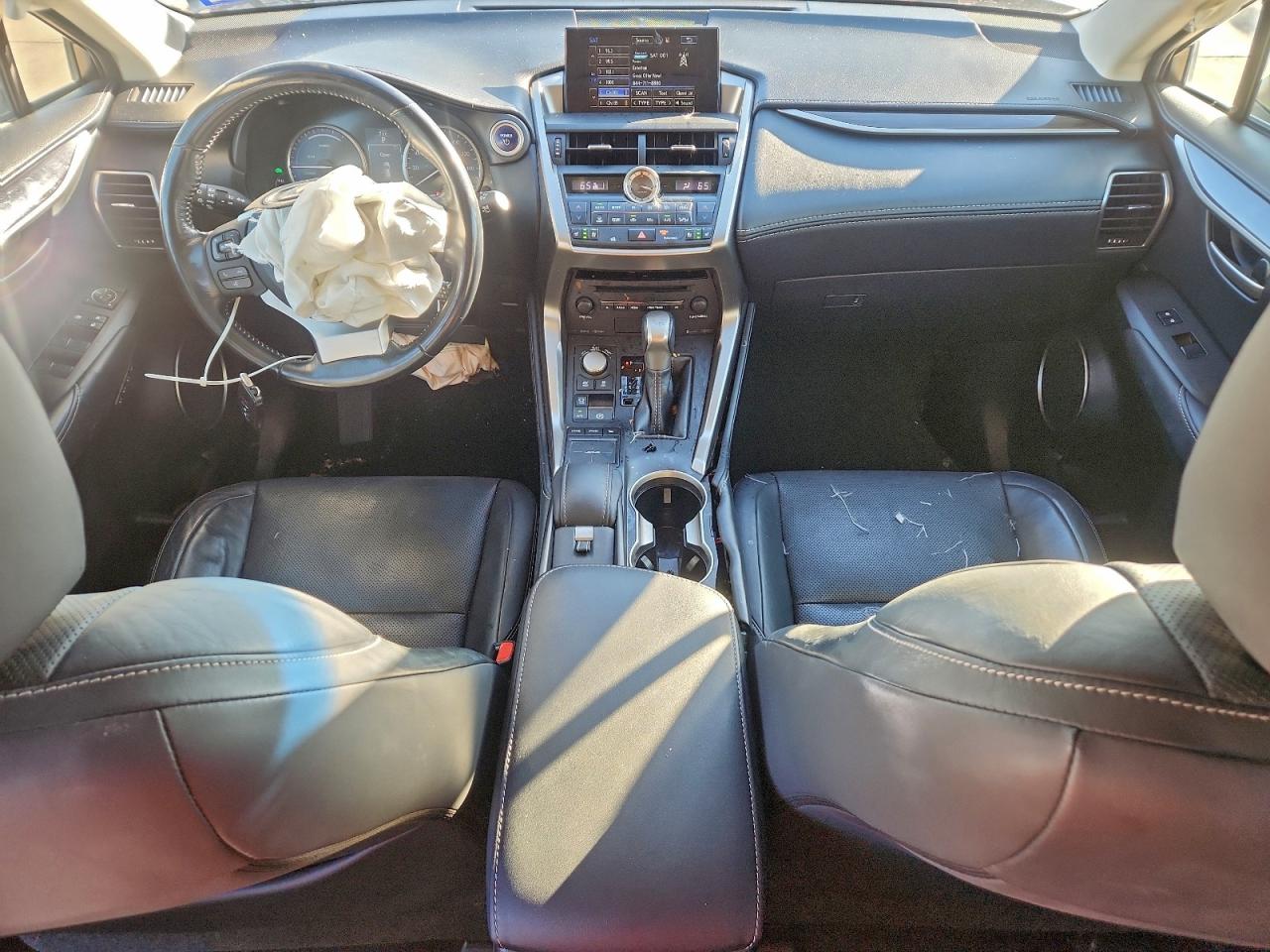 Lexus NX 300h Image 8