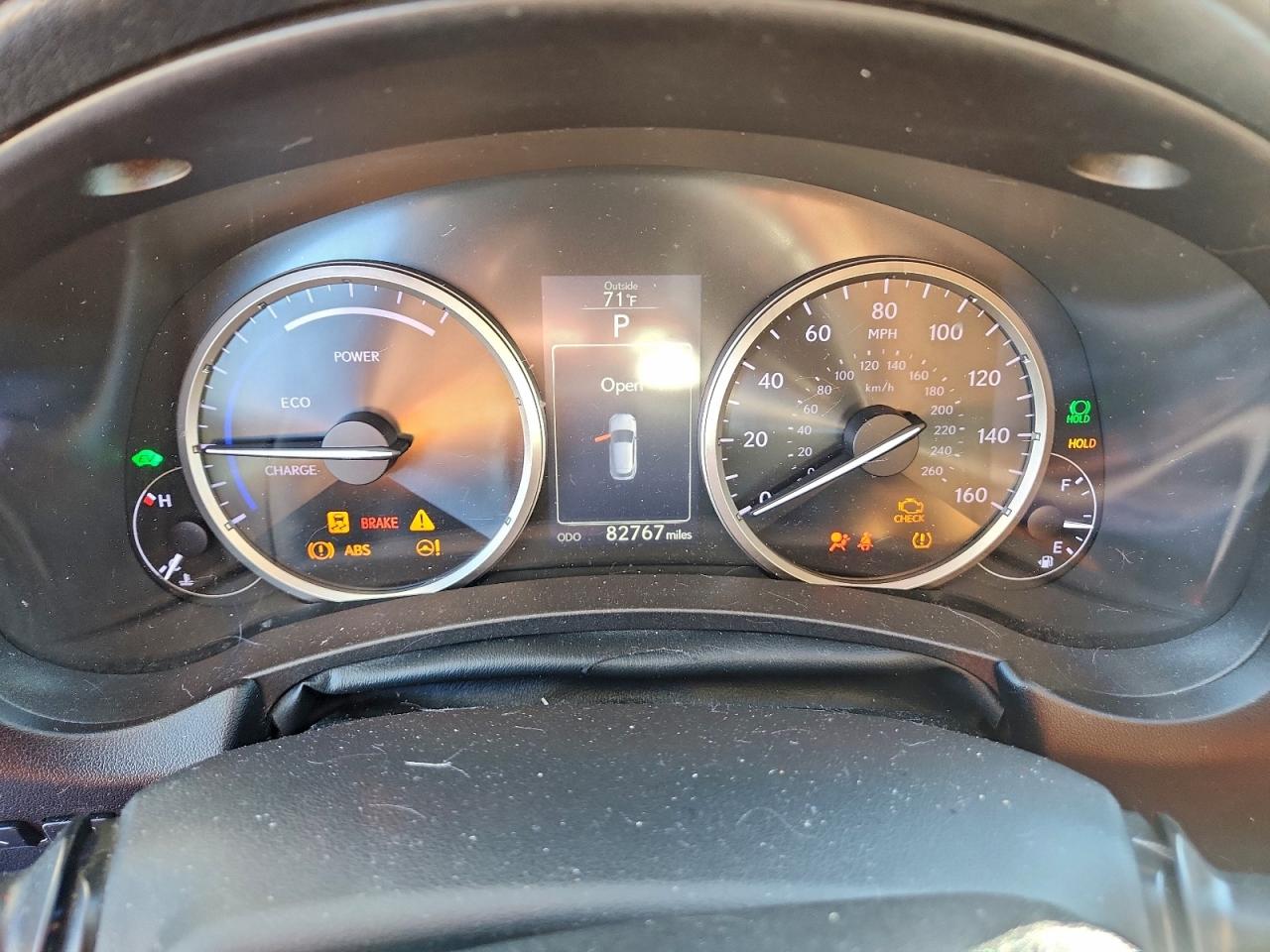 Lexus NX 300h Image 11