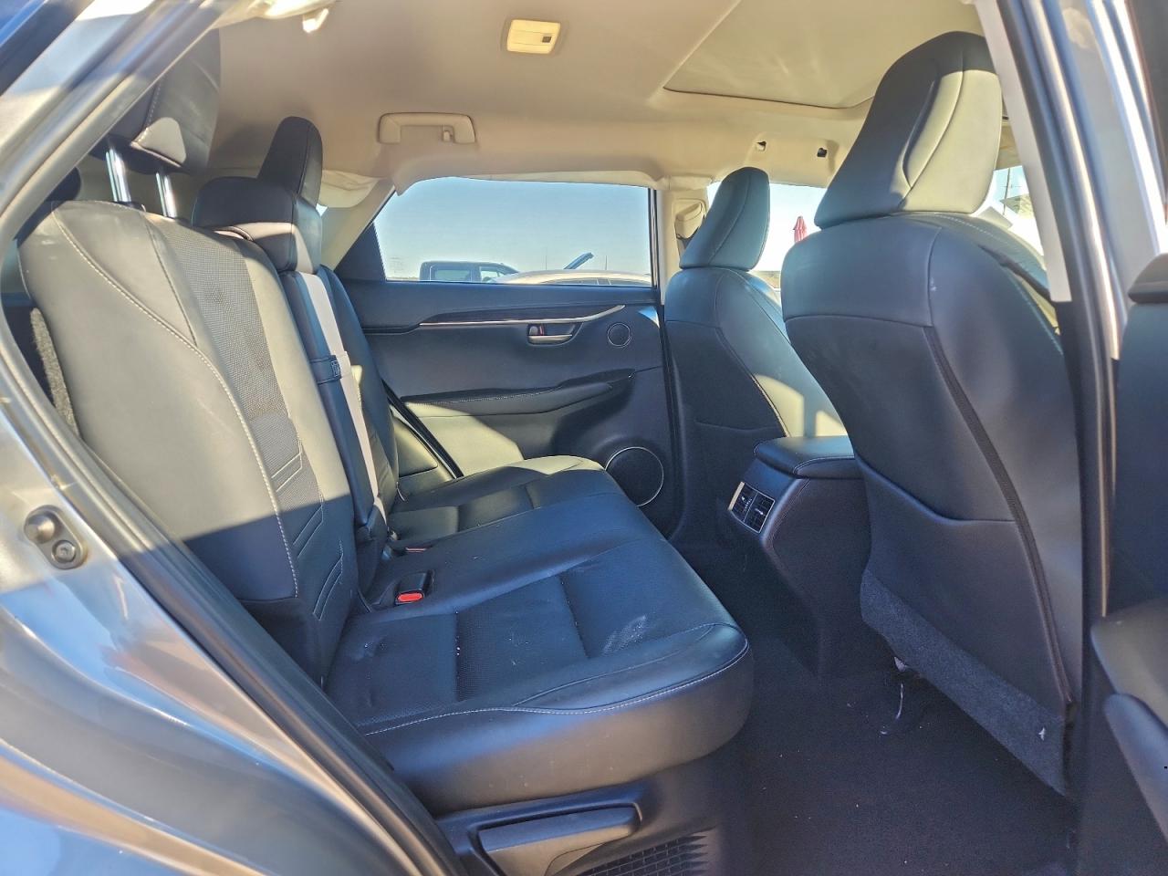 Lexus NX 300h Image 5