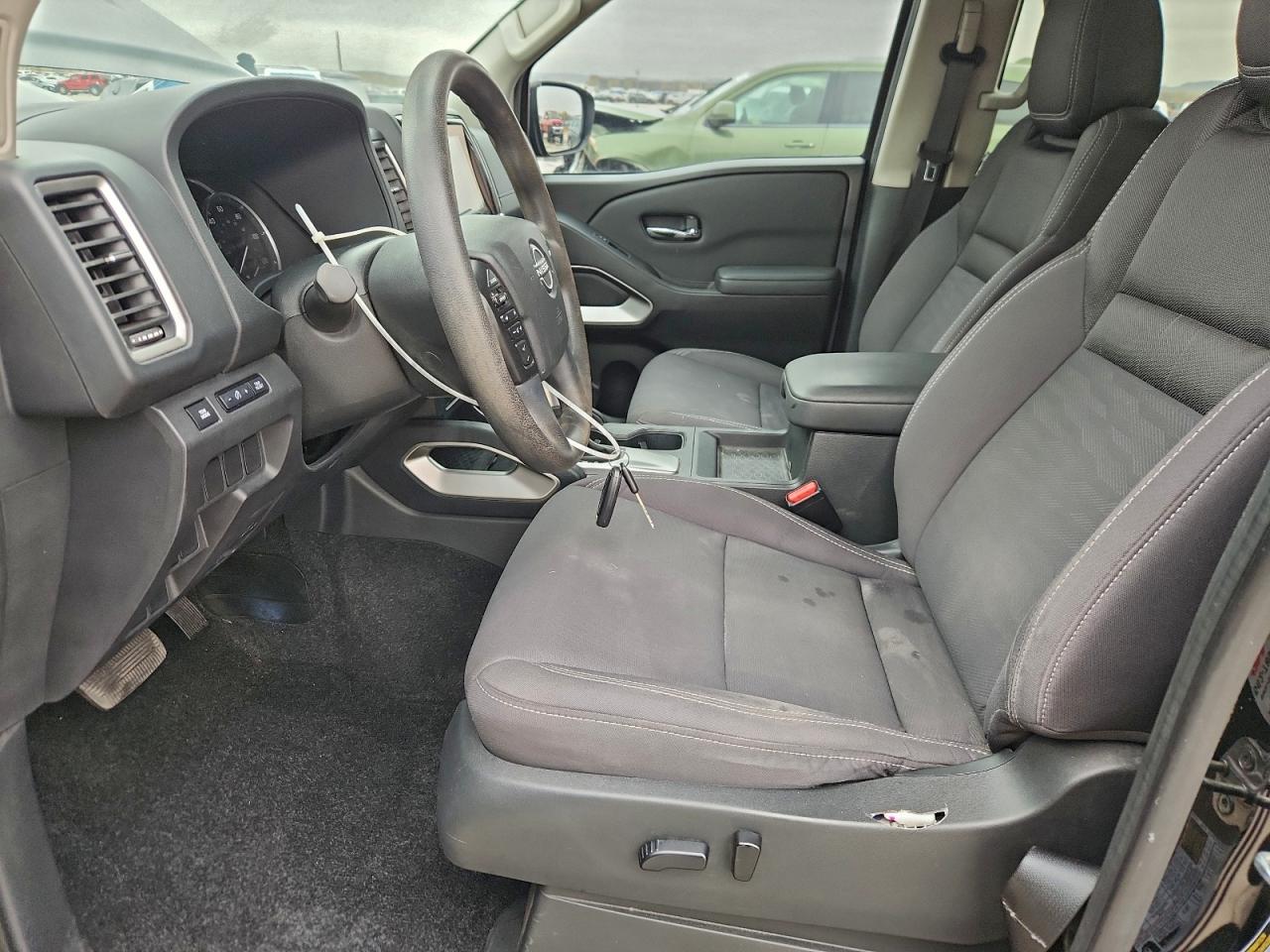 Nissan Frontier S Image 11