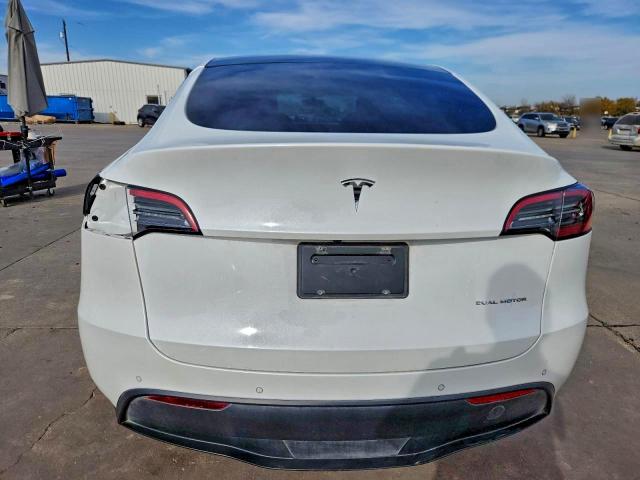 Tesla Model Y Image 13
