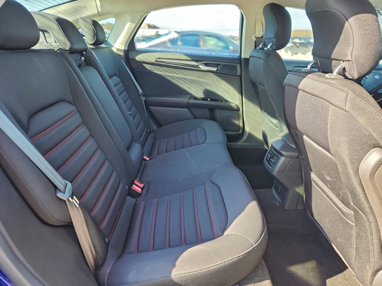 Ford Fusion Se Image 8