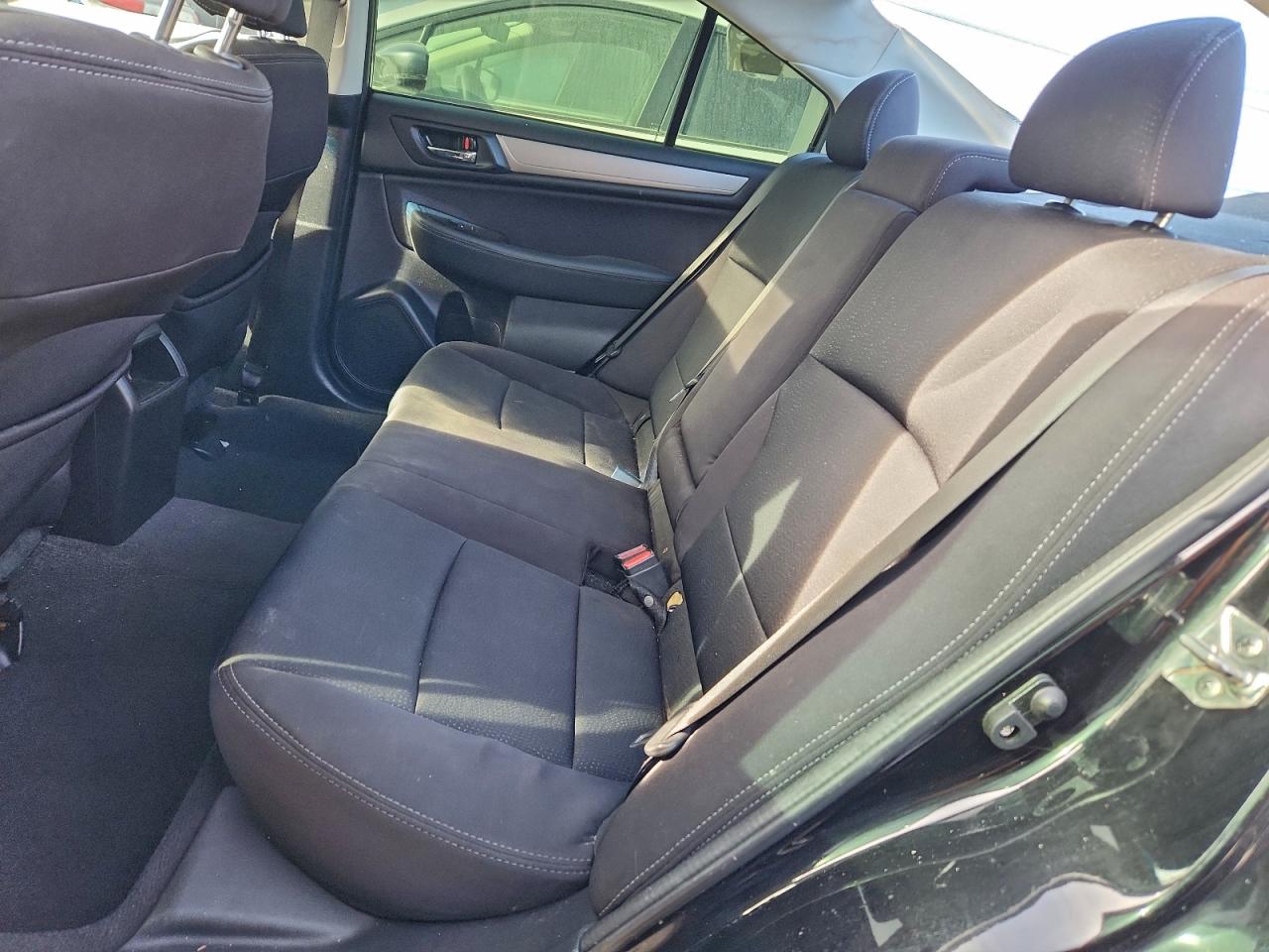 Subaru Legacy 2.5i Premium Image 4