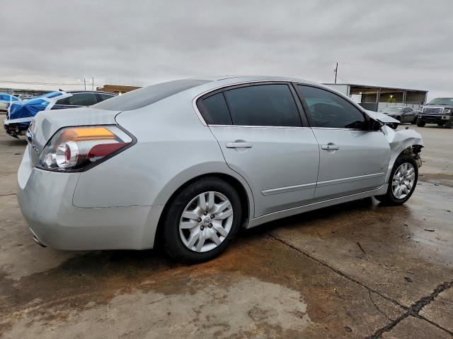 Nissan Altima Base Image 4