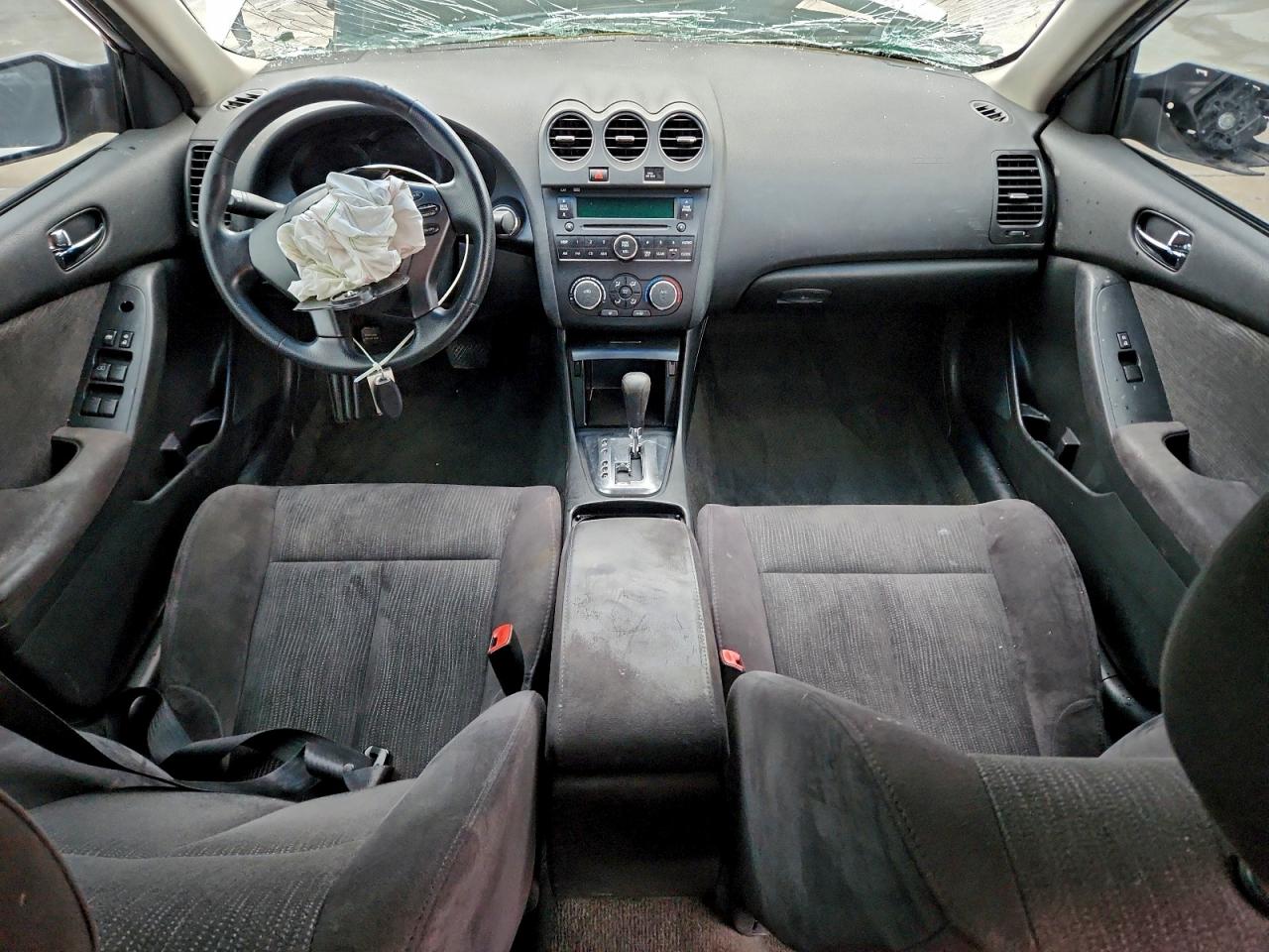 Nissan Altima Base Image 12