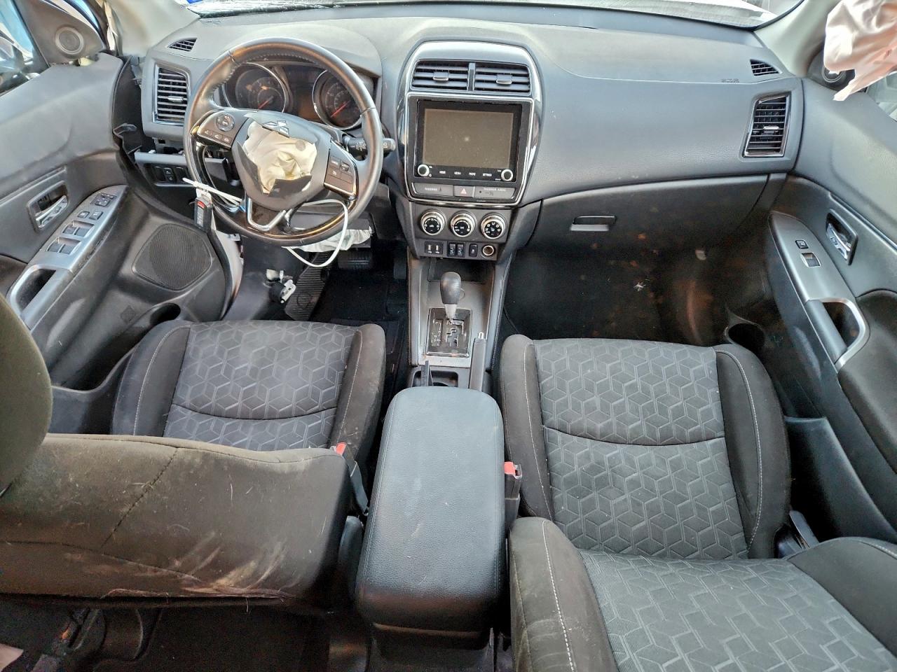 Mitsubishi Outlander Se Image 8