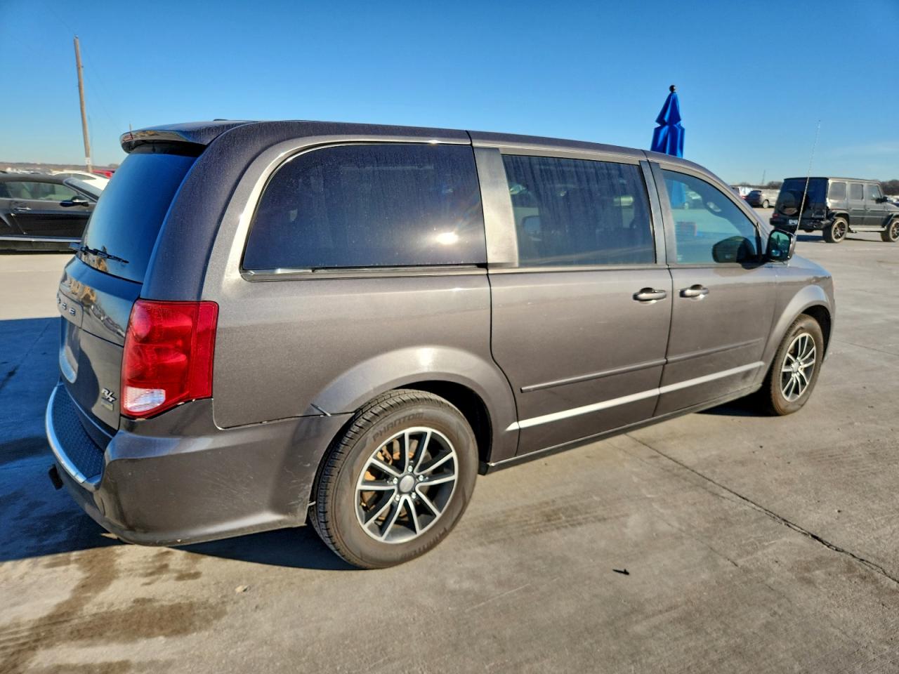 Dodge Caravan R/t Image 3