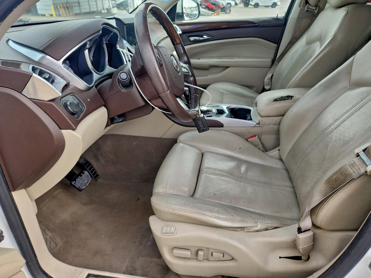 Cadillac SRX Luxury Collection Image 2