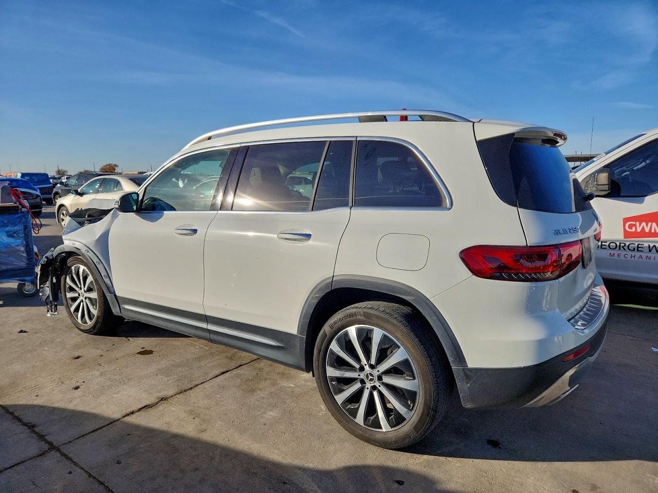 Mercedes-Benz GLB 250 Image 2