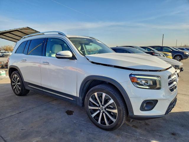 Mercedes-Benz GLB 250 Image 4