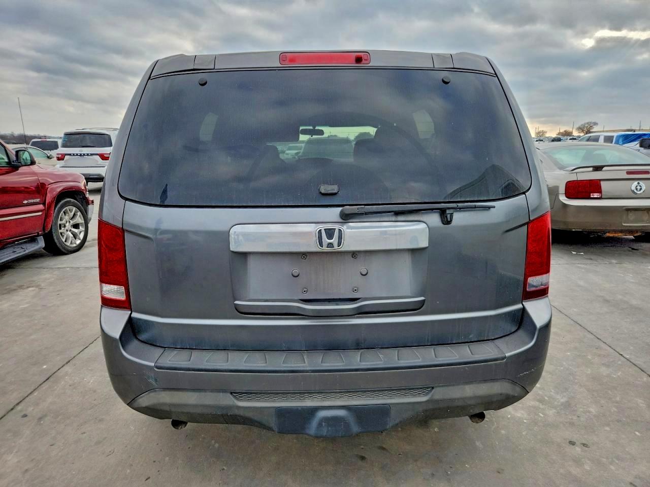 Honda Pilot Lx Image 3