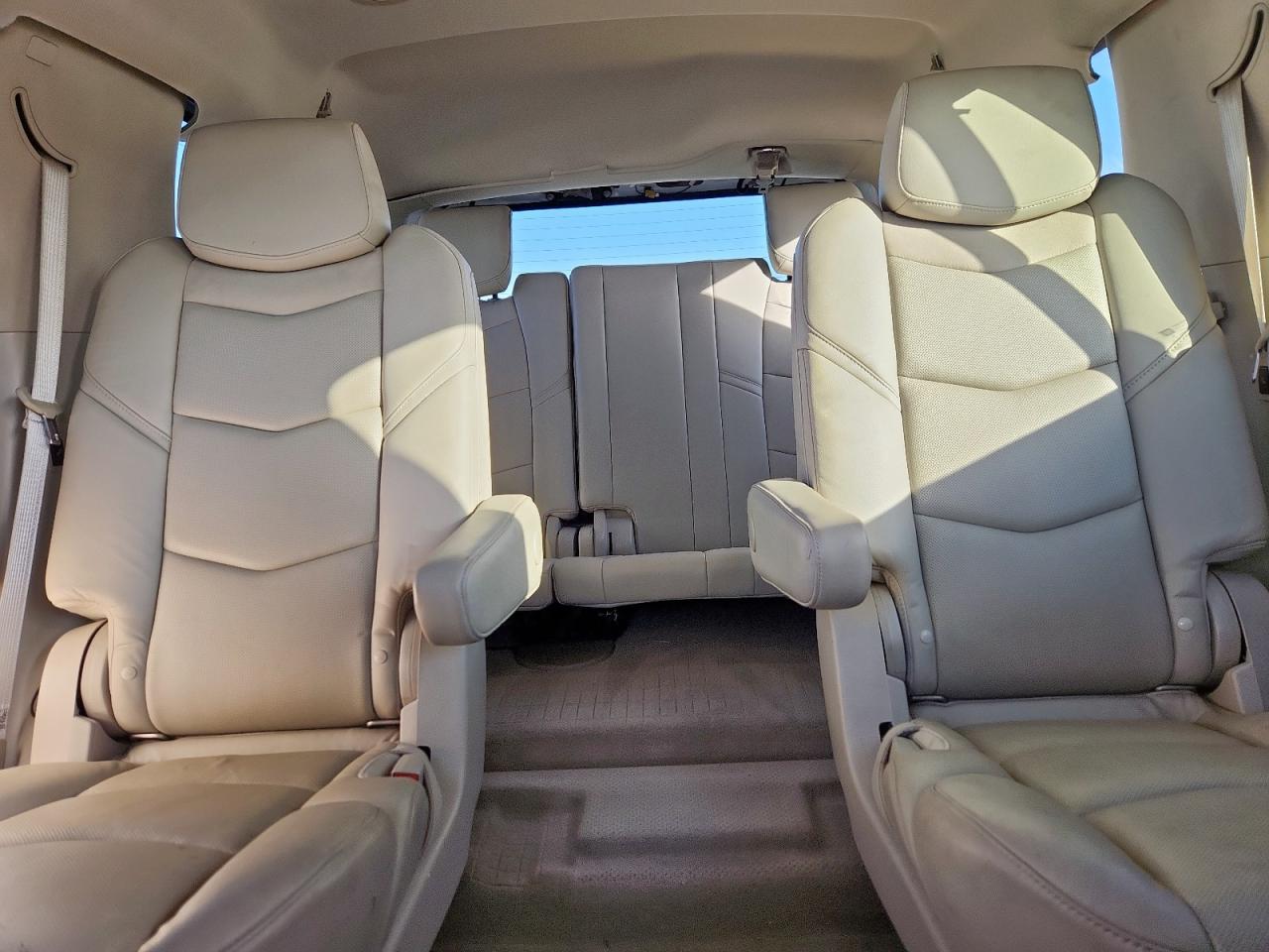 Cadillac Escalade Premium Luxury Image 5