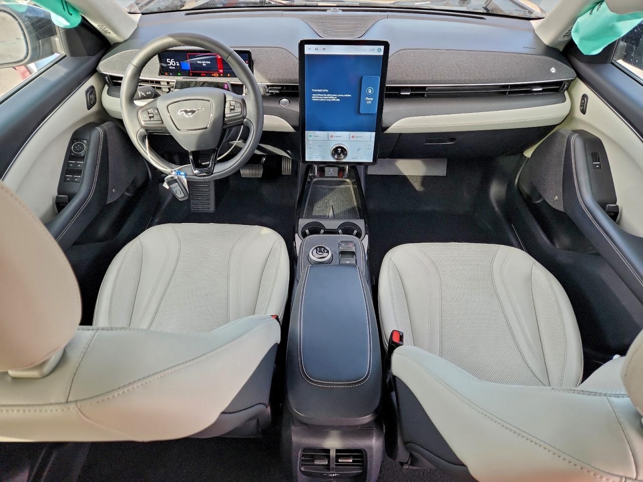 Ford Mustang Premium Image 8