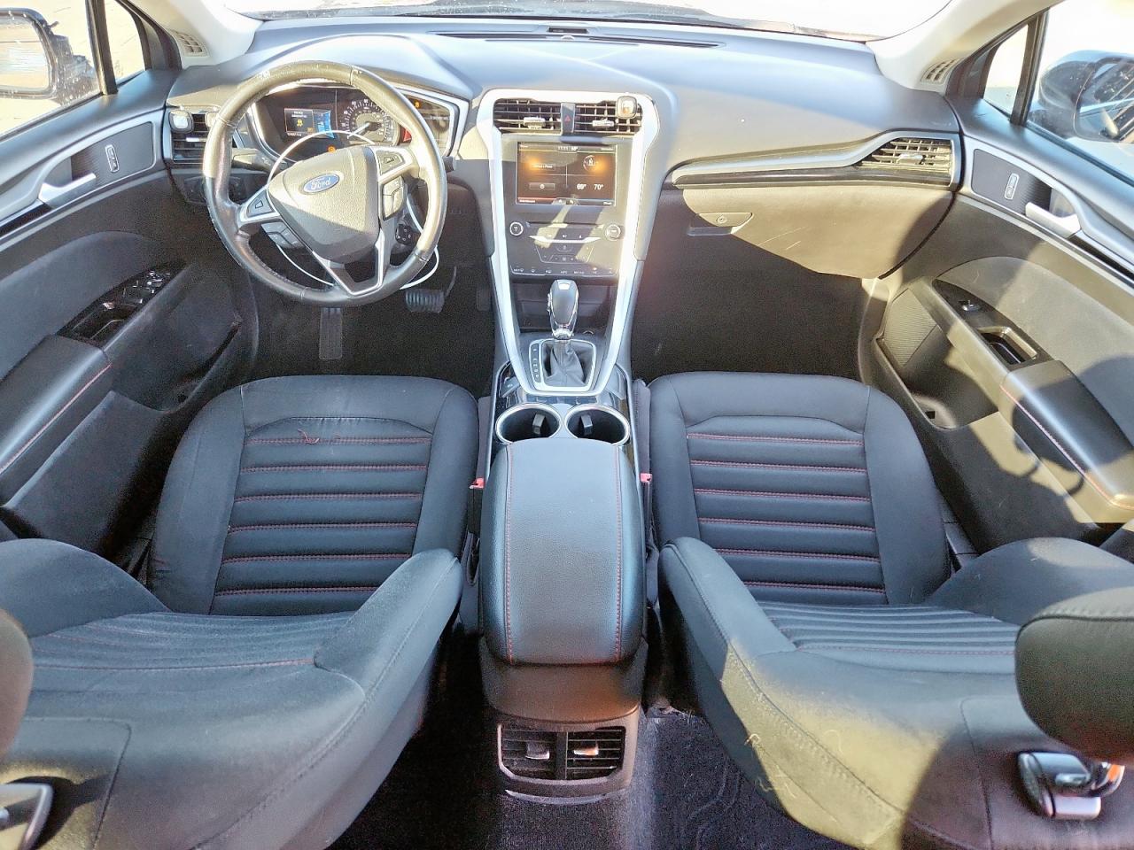 Ford Fusion Se Image 4