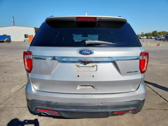 Ford Explorer Image 4
