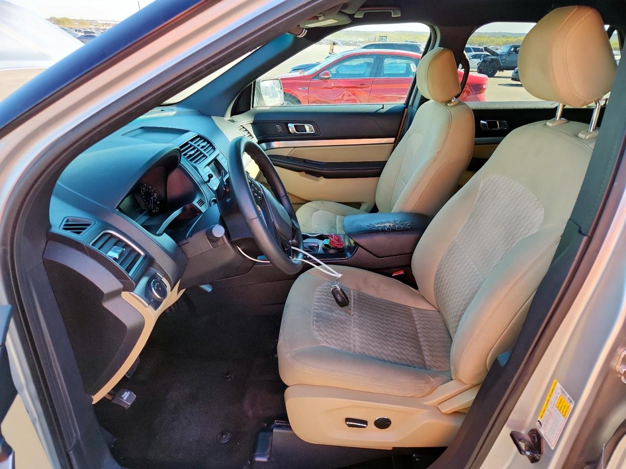 Ford Explorer Image 3