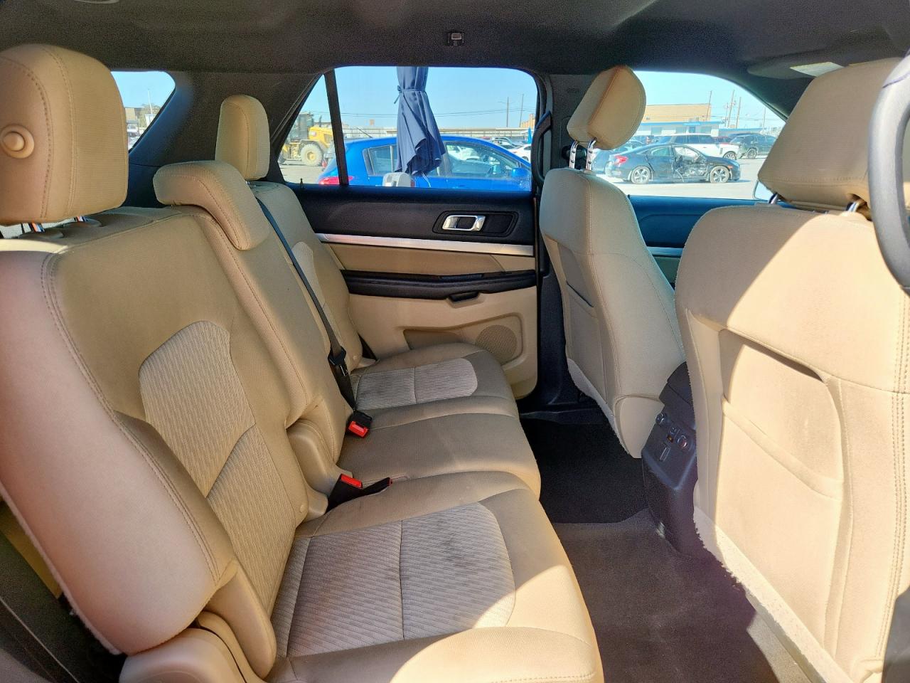 Ford Explorer Image 12