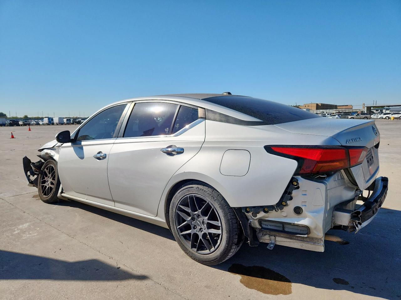 Nissan Altima S Image 2