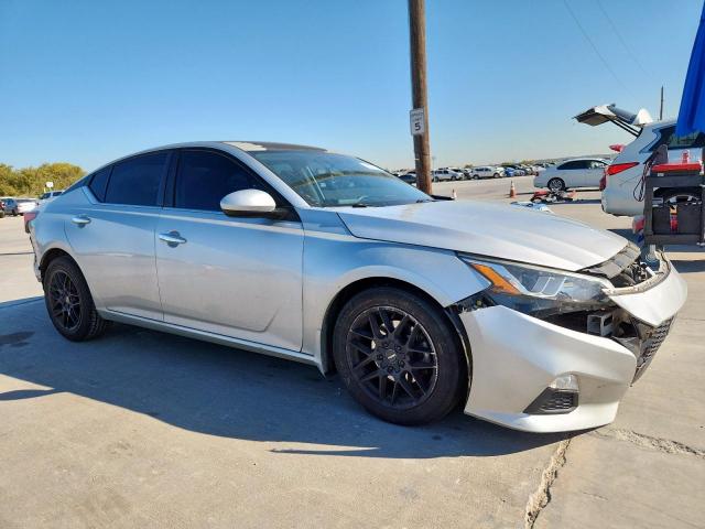 Nissan Altima S Image 7