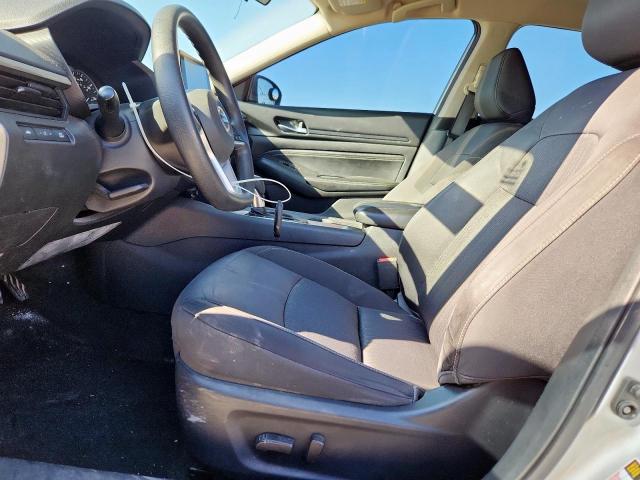 Nissan Altima S Image 11