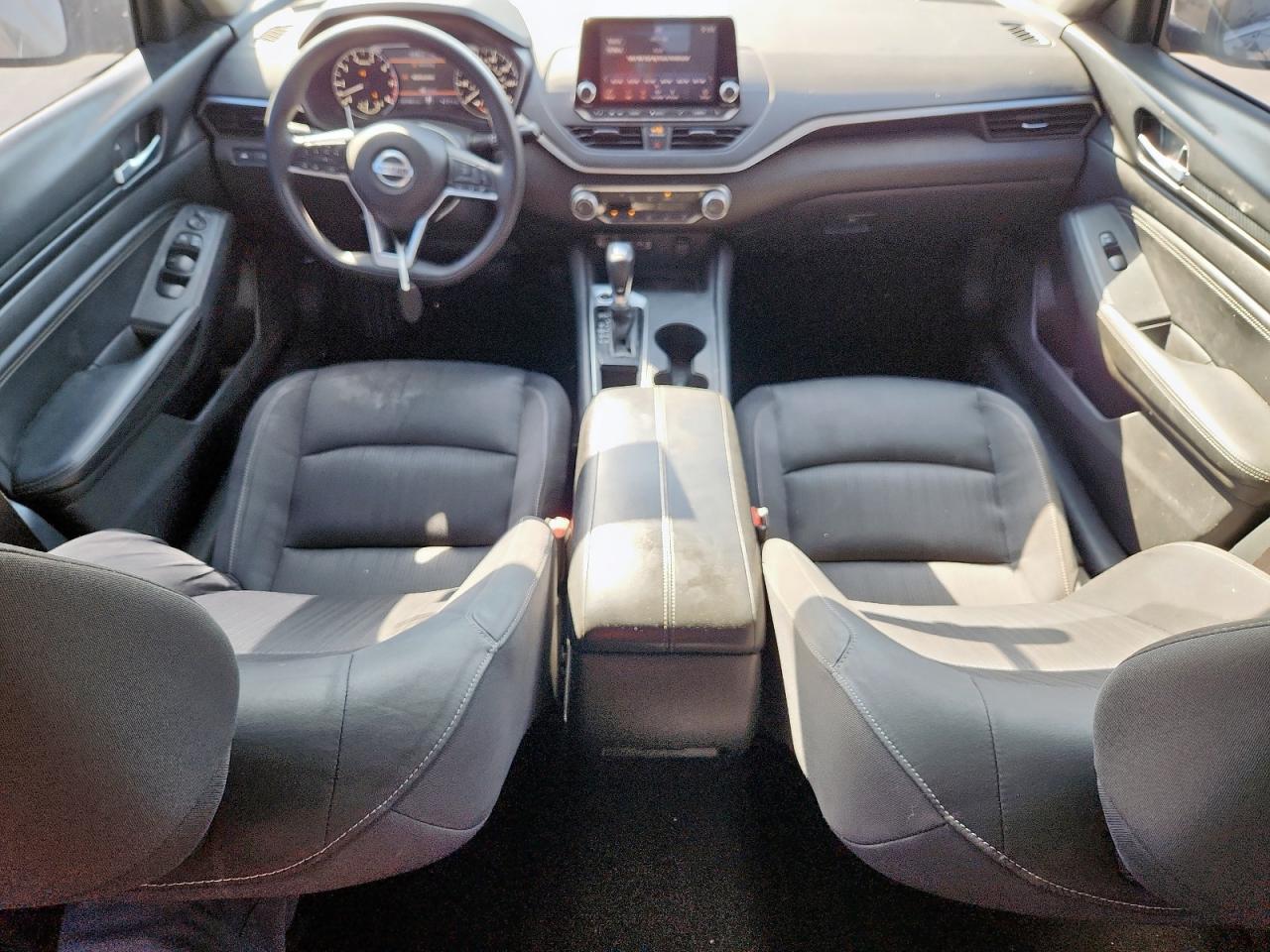 Nissan Altima S Image 10