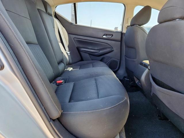 Nissan Altima S Image 9