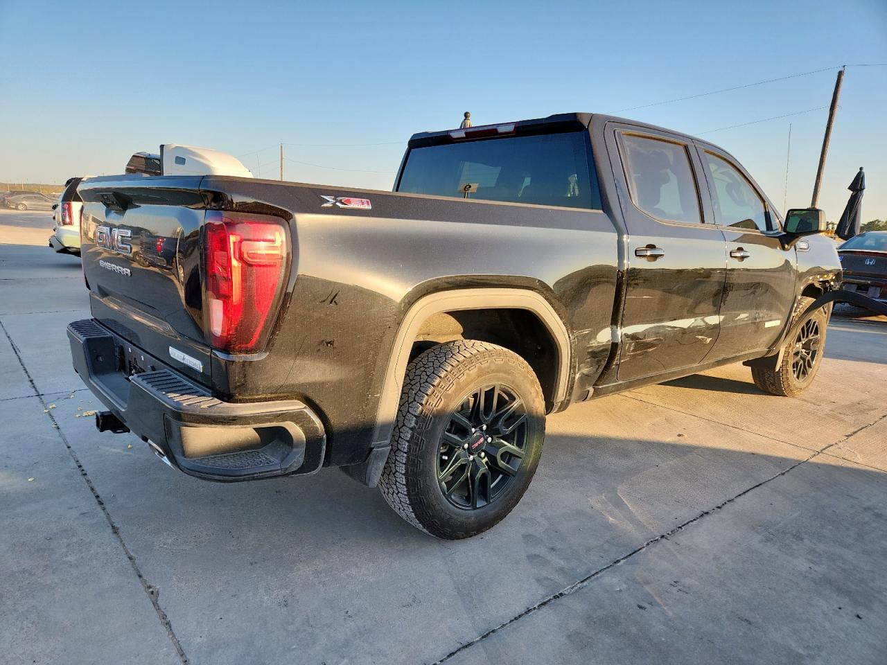 GMC Sierra K1500 Elevation Image 2