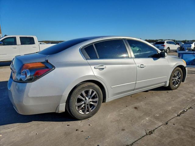 Nissan Altima Base Image 9