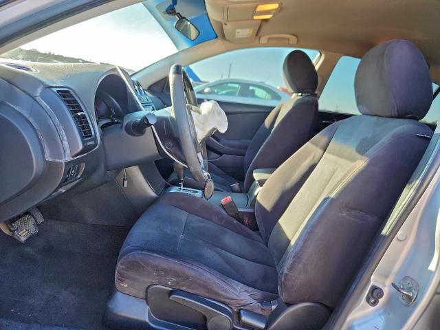 Nissan Altima Base Image 8