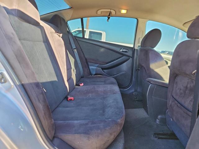 Nissan Altima Base Image 6