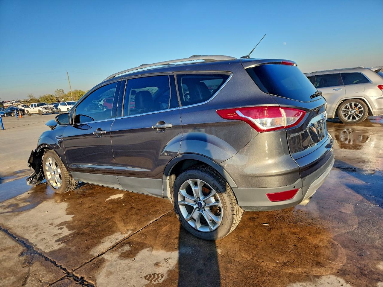 Ford Escape Titanium Image 11
