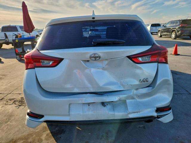 Toyota Scion Image 11