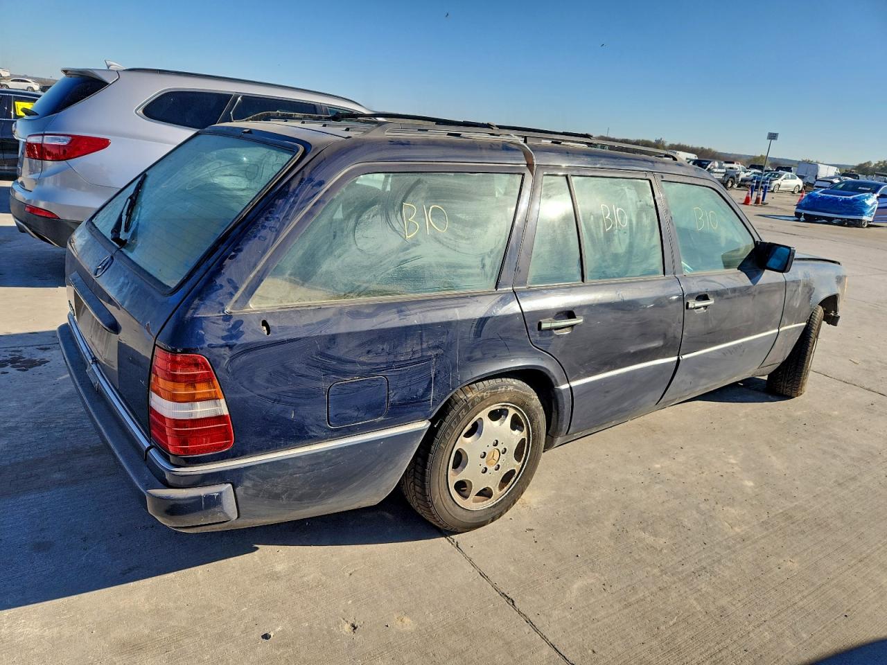 Mercedes-Benz E-Class 320 Image 10