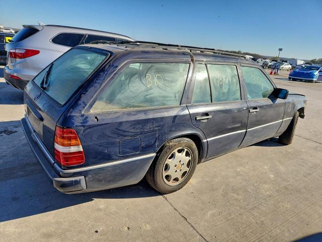 Mercedes-Benz E-Class 320 Image 10