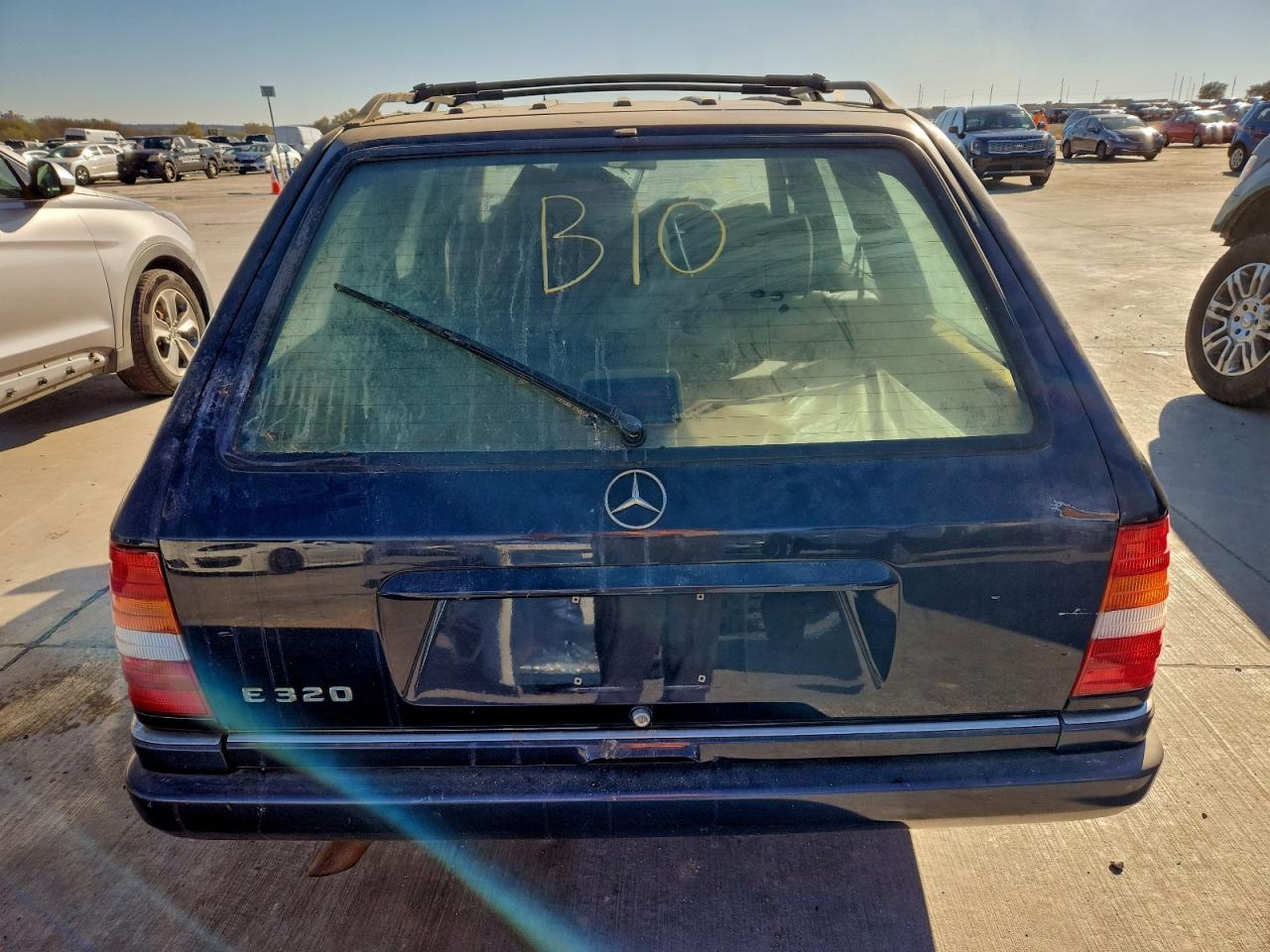 Mercedes-Benz E-Class 320 Image 6