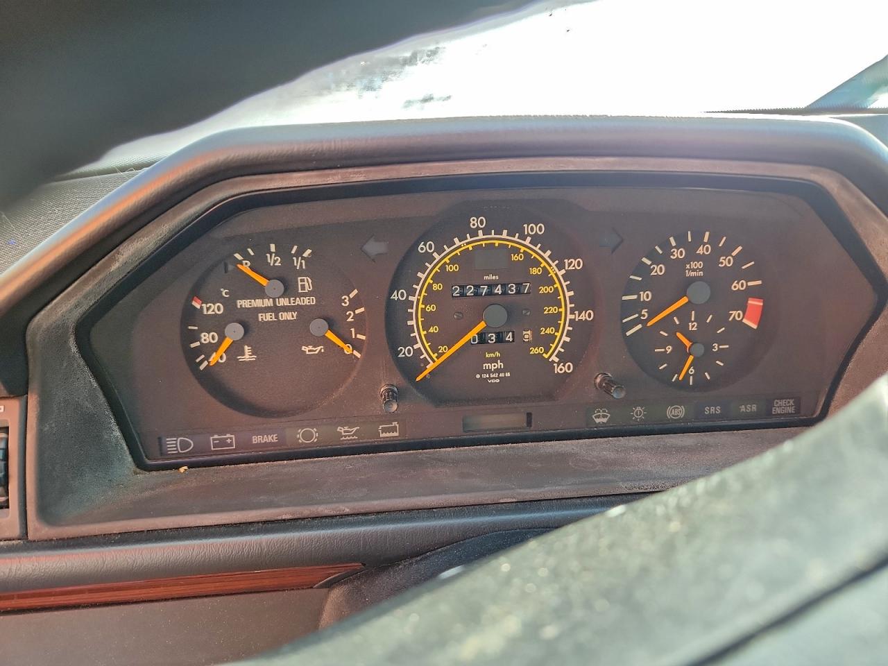 Mercedes-Benz E-Class 320 Image 4