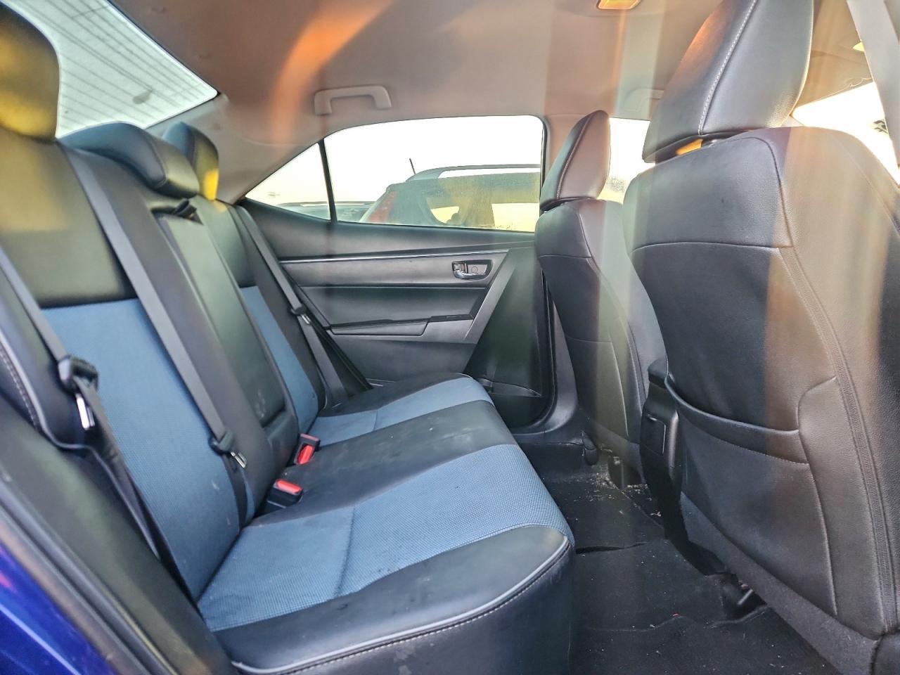 Toyota Corolla L Image 8