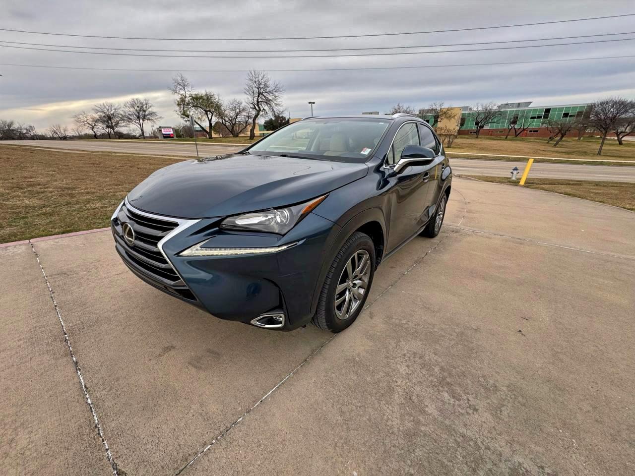 Lexus NX 200t Image 3