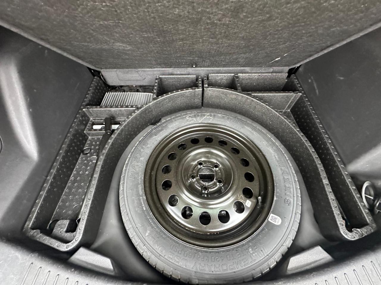 Ford Escape Titanium Image 13