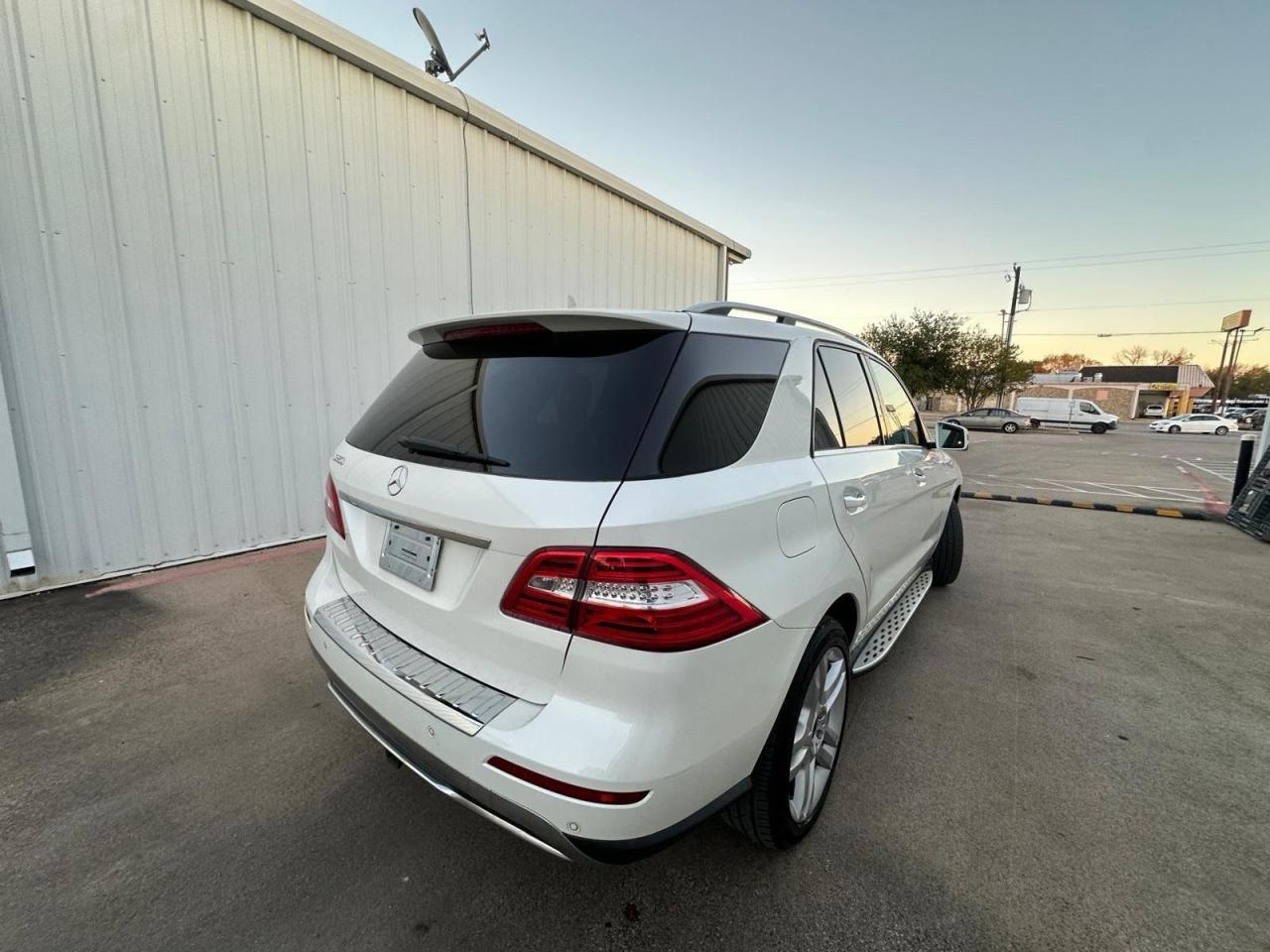 Mercedes-Benz M-Class 350 Image 4