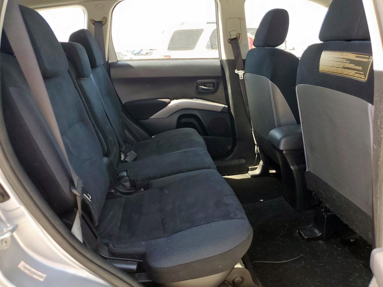 Mitsubishi Outlander Es Image 12