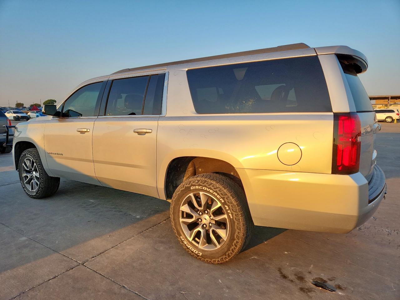 Chevrolet Suburban C1500 Lt Image 2