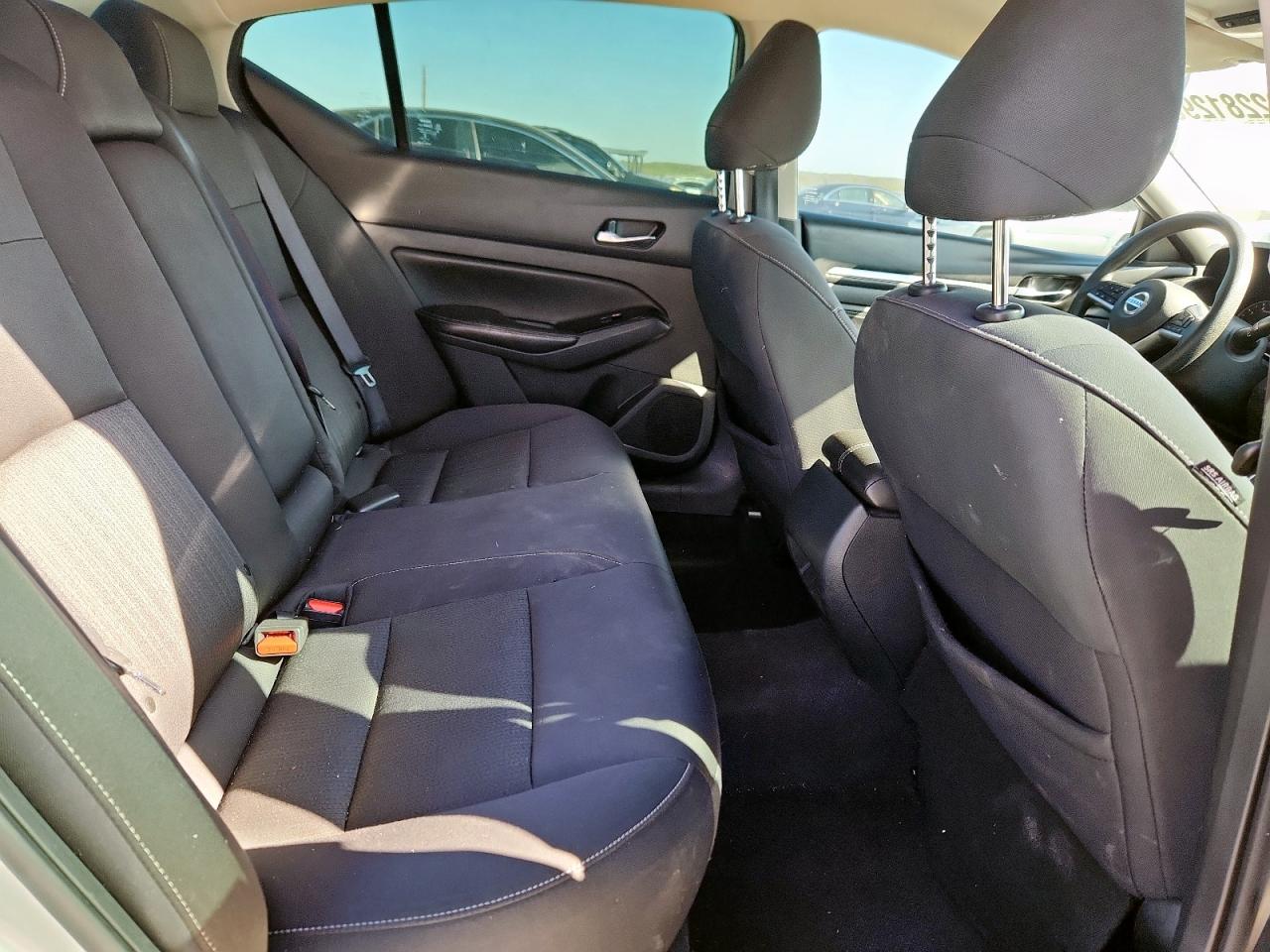 Nissan Altima Sv Image 12