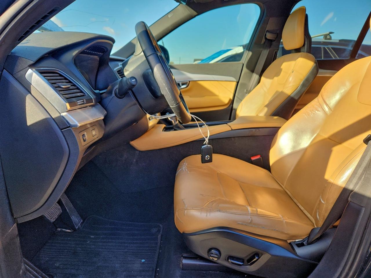 Volvo XC90 T6 Image 11