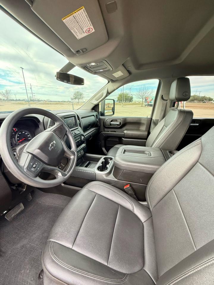 Chevrolet Silverado K2500 Custom Image 3