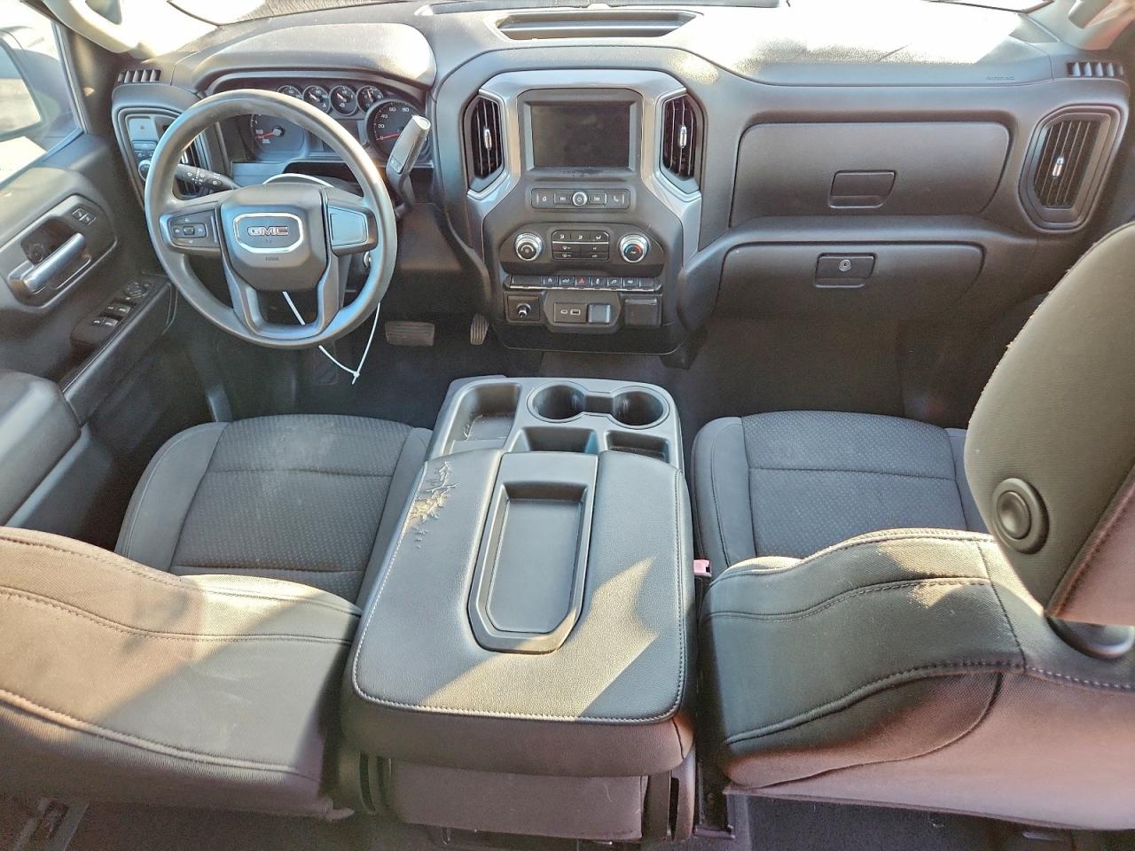 GMC Sierra C1500 Image 3